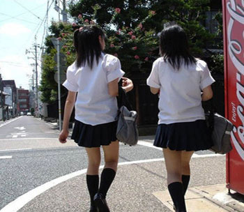 日本女生校服特点