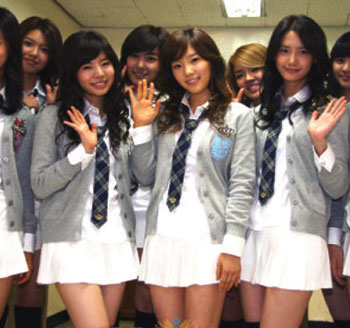 韩国女生校服穿着图