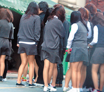 韩国女生及膝裙校服